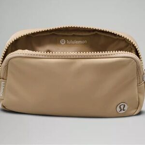 NWT LULULEMON Everywhere Belt bag. Khaki color.